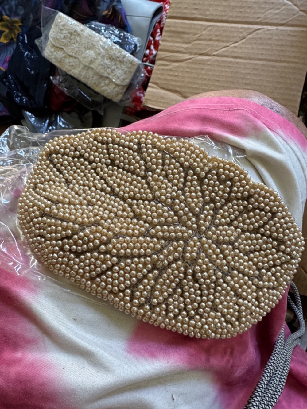 BAG VINTAGE La Regale of JAPAN.HeavyCompletely beaded larger pearls Design 1Side
